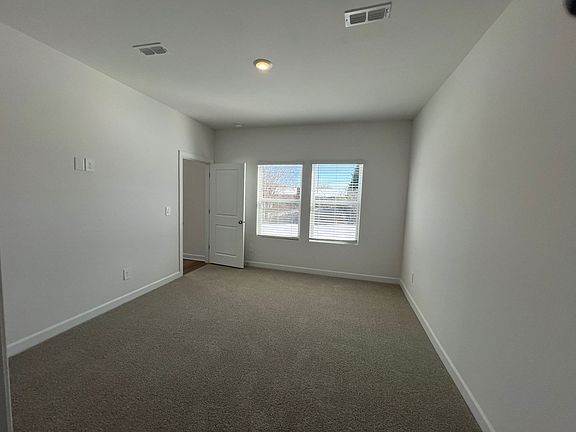 4th image of 1548 31st Street Ct NE