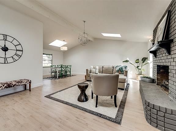 2nd image of 2135 Southmoor Dr