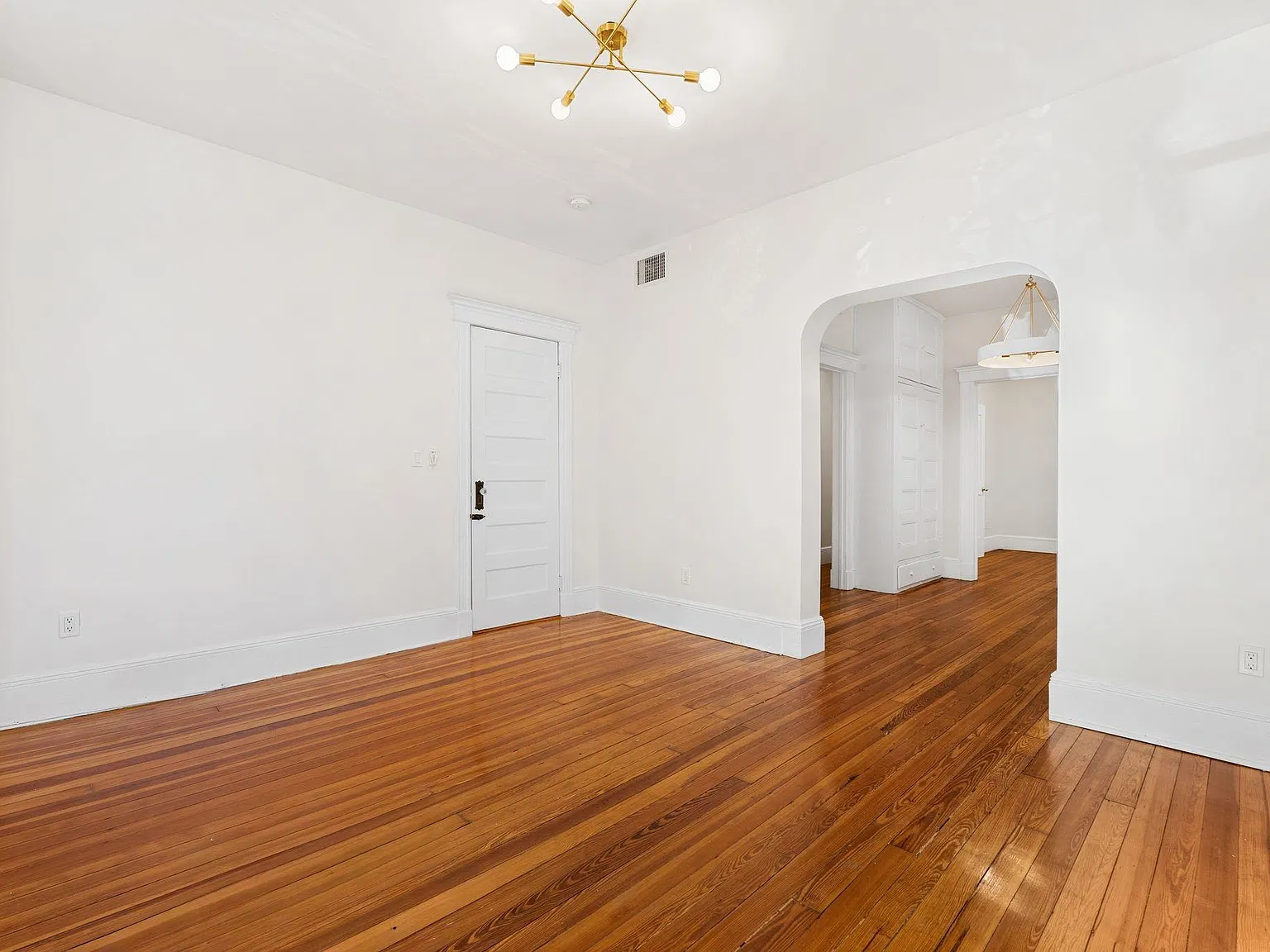 2 bed, 1.0 bath, $3,400 — Photo 3