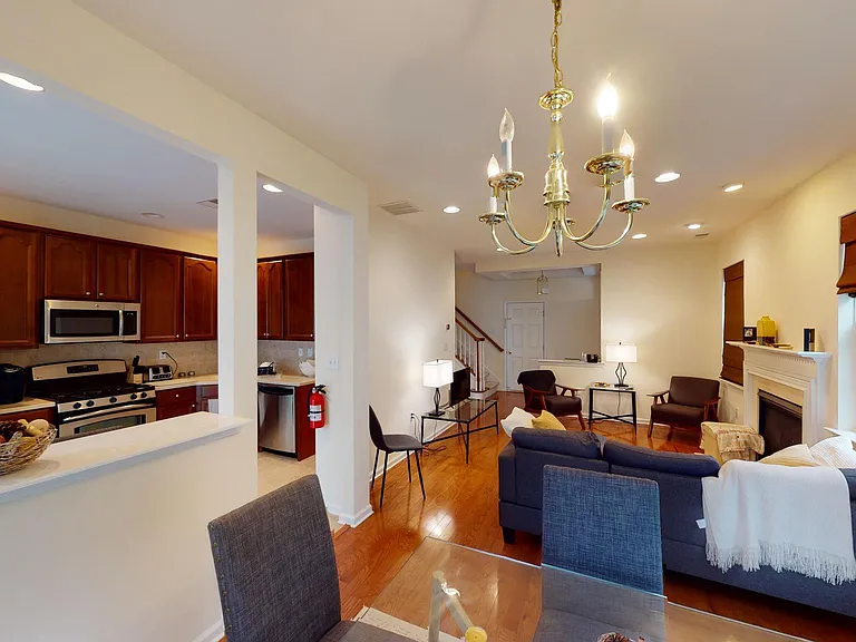 206 Concord Pl — Photo 12