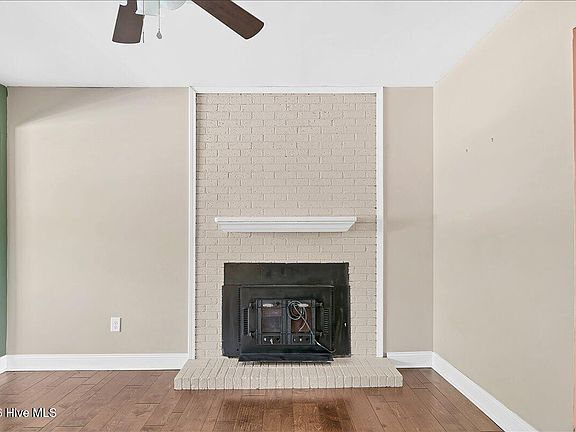3rd image of 215 S Pinehurst Street