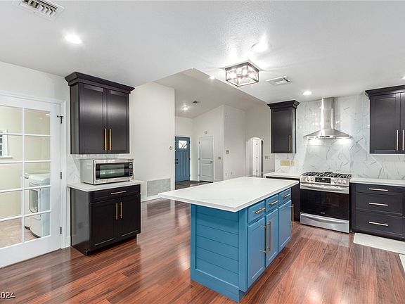 3rd image of 2728 Lotus Hill Dr