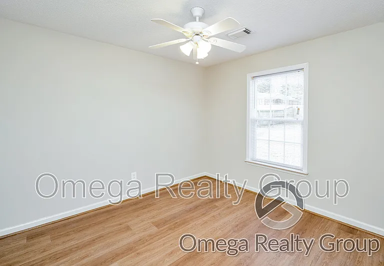 18488 Thoroughbred Dr — Photo 23