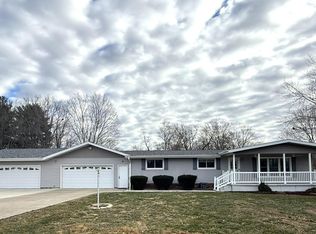 38 Lincoln St, Knoxville, IL 61448