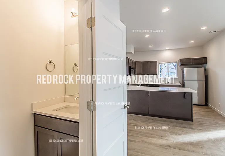 1122 N Davis Ln — Photo 6