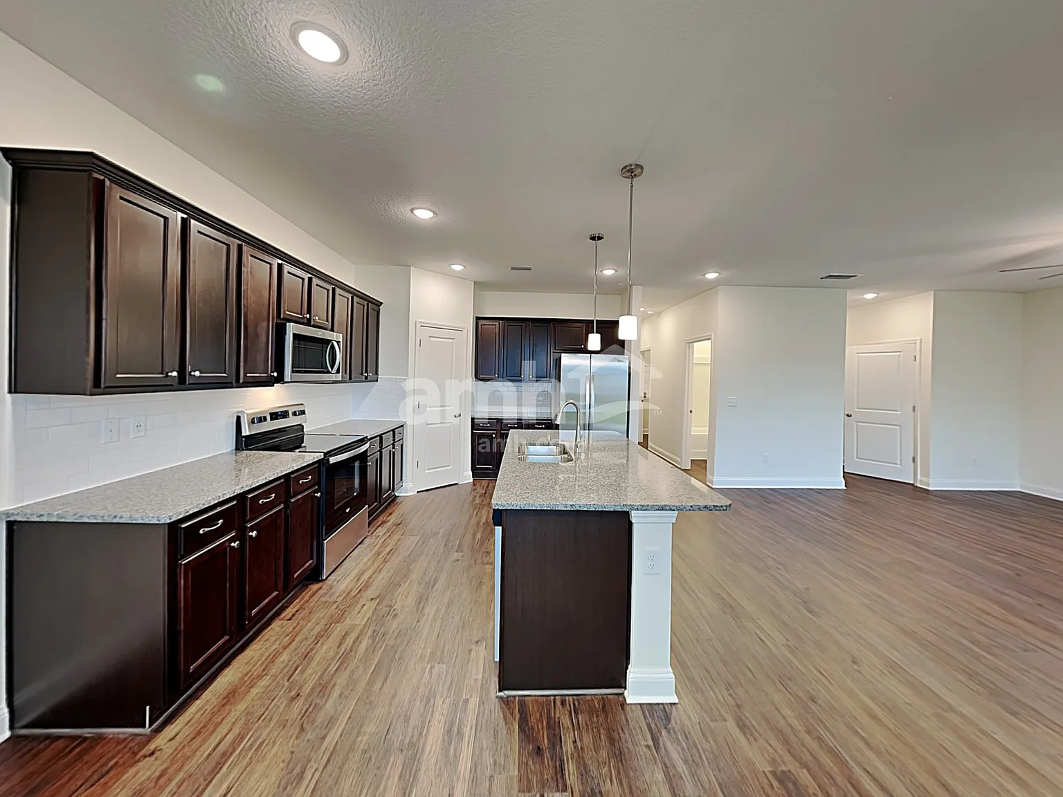 5 bed, 3.0 bath, 2377 sqft, $3,040 — Photo 4