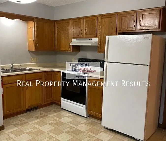 150 W Sycamore St #156 — Photo 4