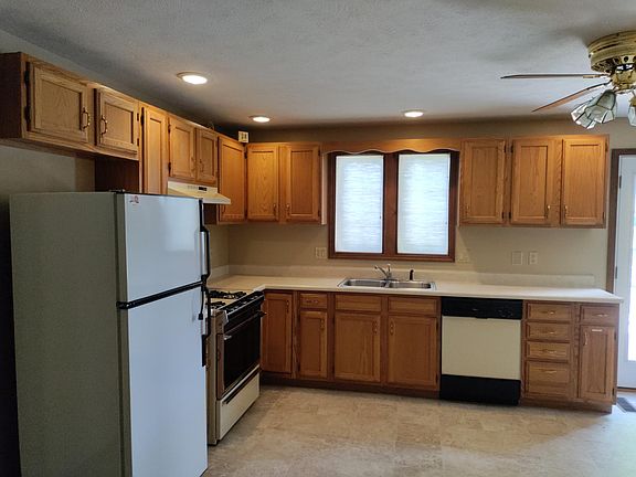 4th image of 1 300east Shelbourne Dr