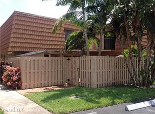 11100 N Harmony Lake Cir, Davie, FL 33324