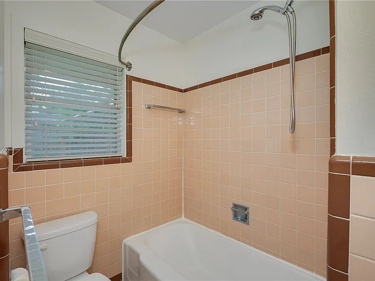 501 Helena St — Photo 20