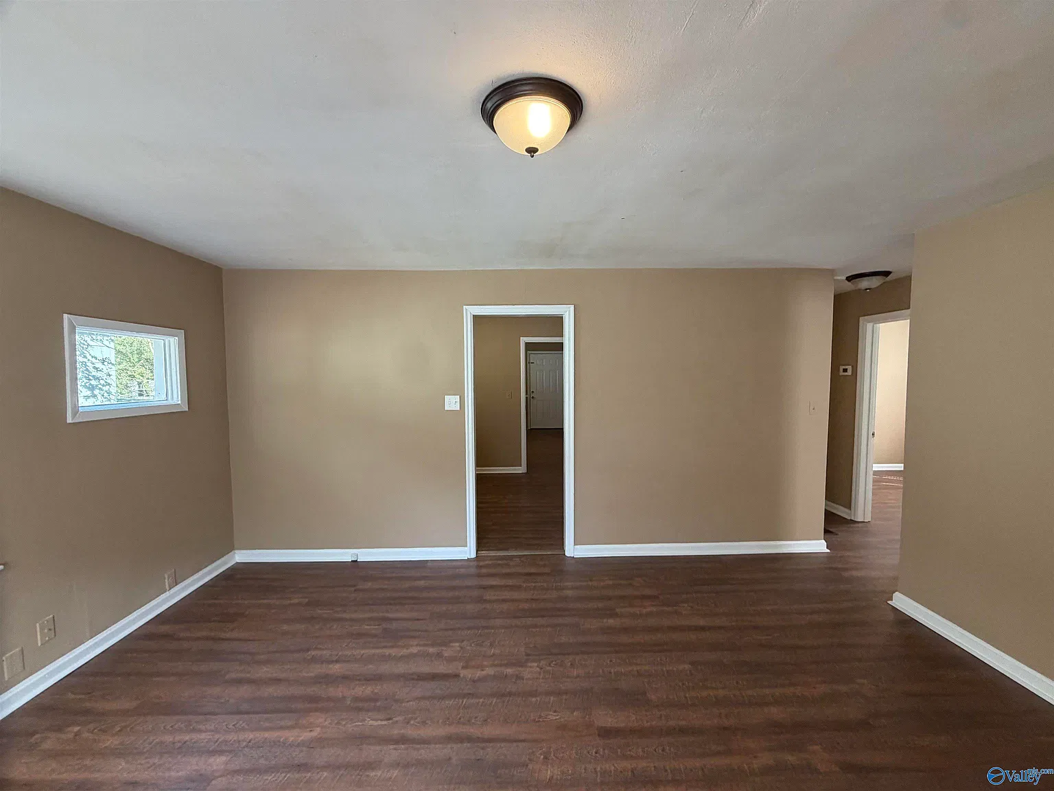 3 bed, 2.0 bath, 1200 sqft, $1,300 — Photo 2
