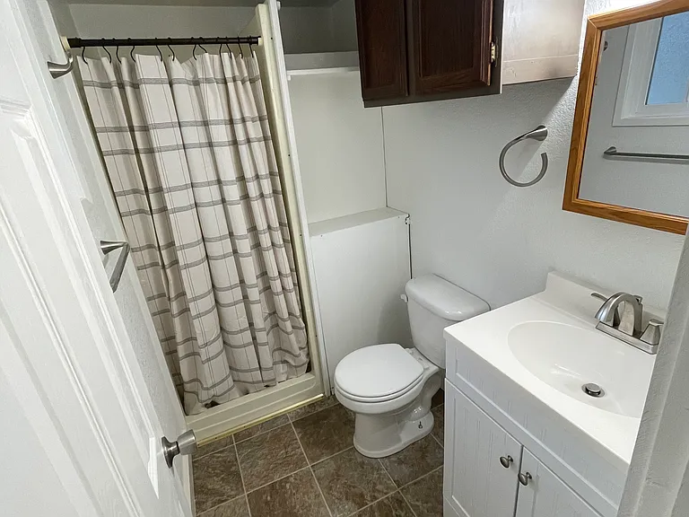 2200 NE Holmes Rd #3 — Photo 6