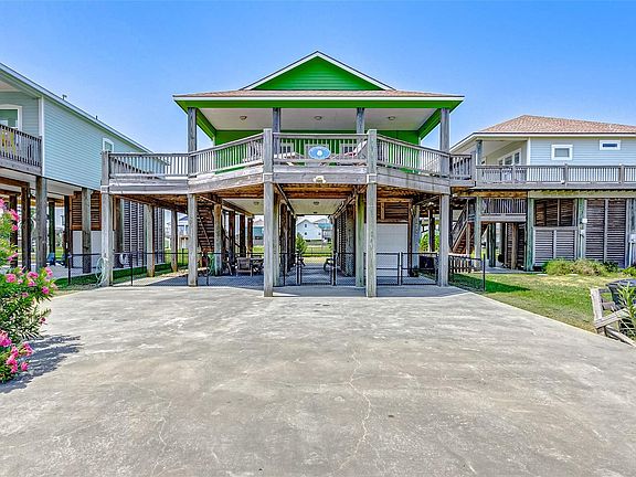 2nd image of 877 Palmetto Dr