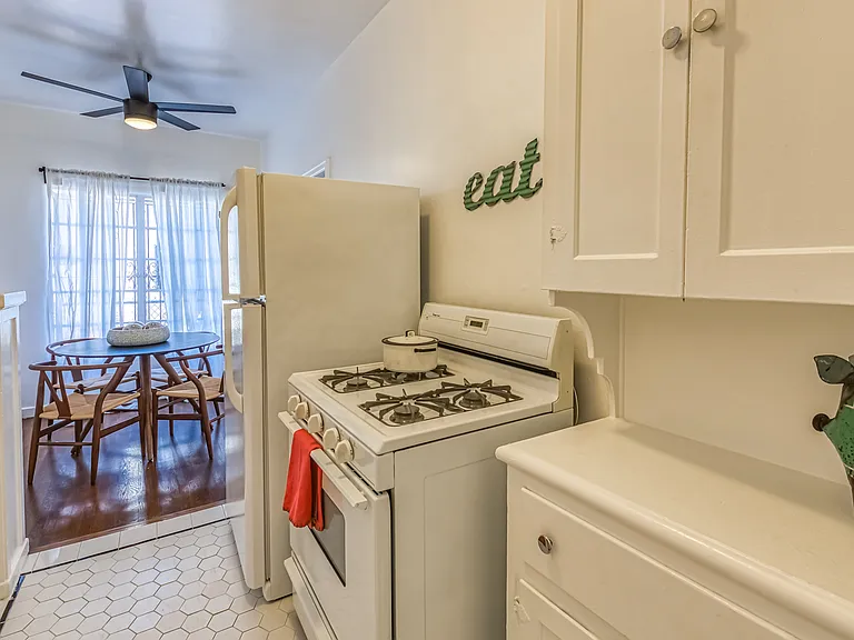 600 S Burnside Ave #4 — Photo 31