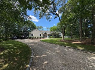 3 Old Fields Ln, East Quogue, NY 11959