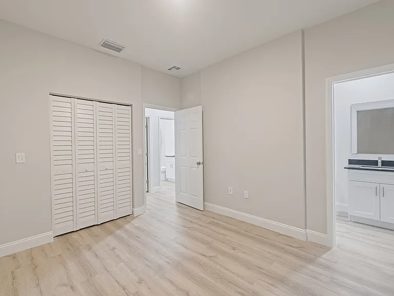 950 Alcalde St E — Photo 5