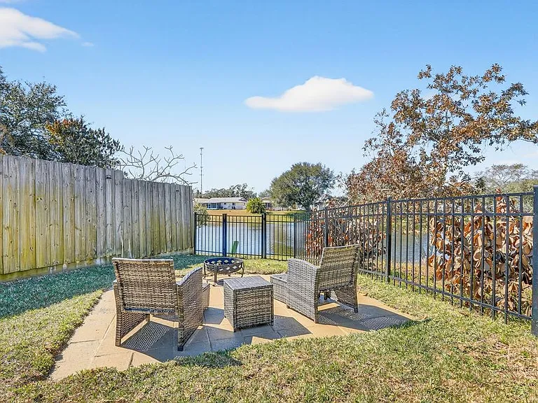 425 Via Valencia Ct — Photo 47