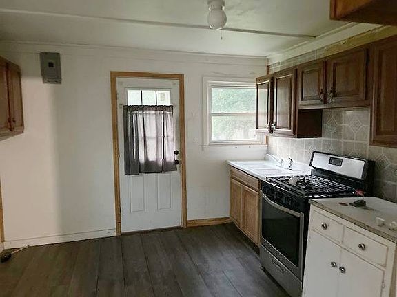 4th image of 221 N Indianola St