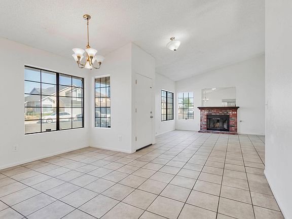 4th image of 13741 Angeles Dr