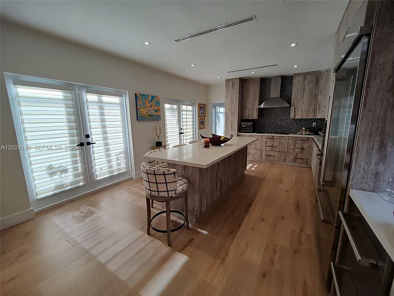 1823 S Bayshore Ln — Photo 10