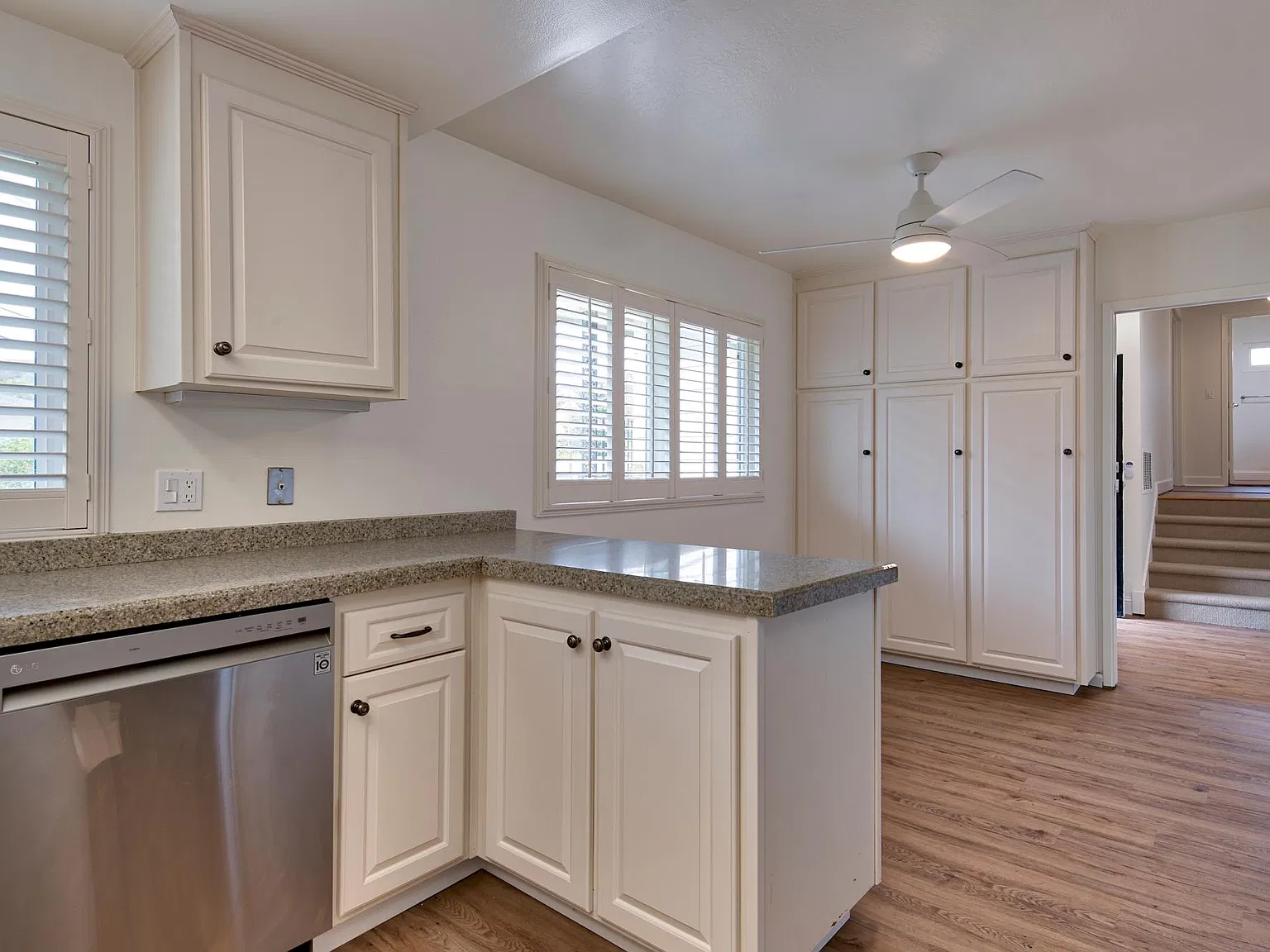 4 bed, 2174 sqft, $6,250 — Photo 2