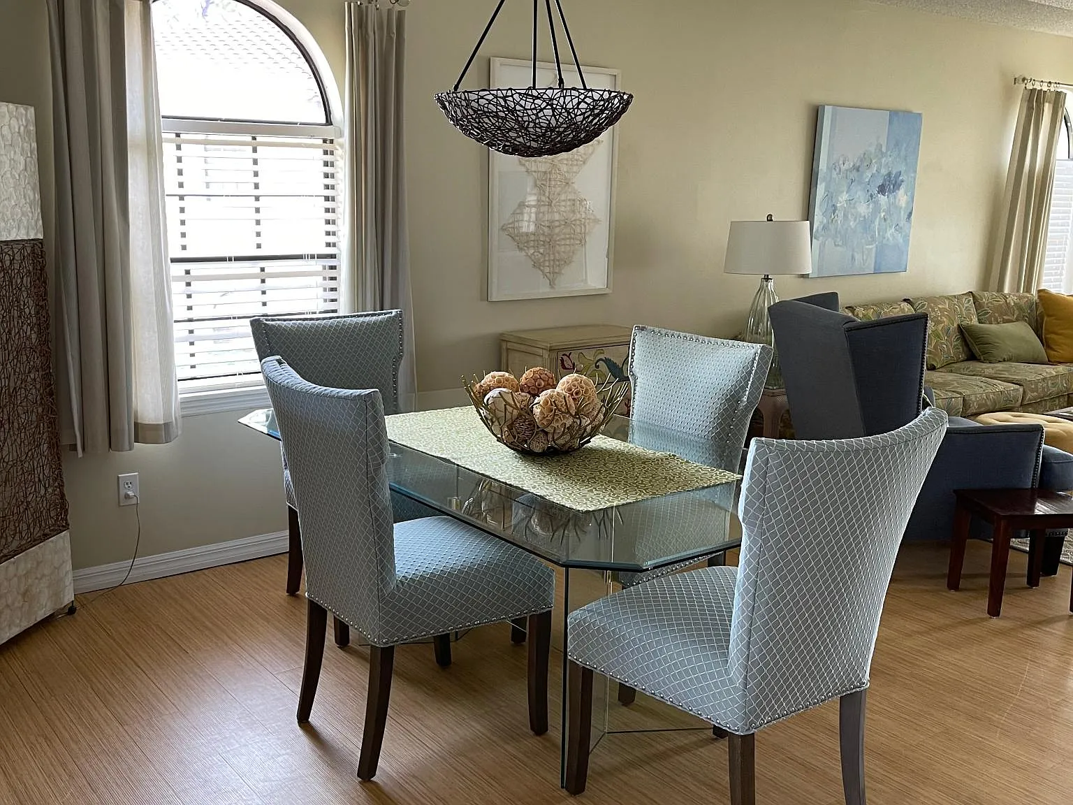 2 bed, 1300 sqft, $2,500 — Photo 2