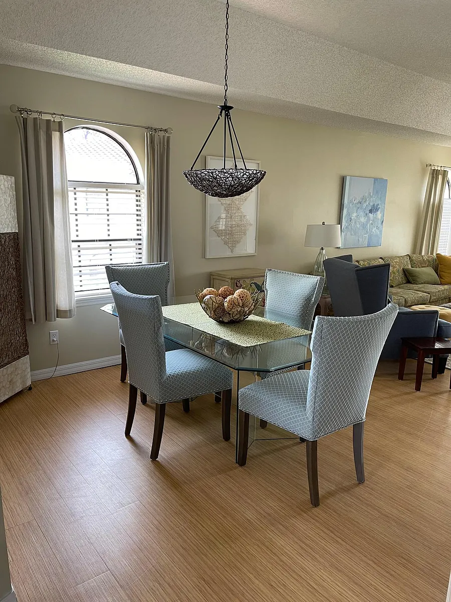 Dining area - 212 Deerwood Cir #5