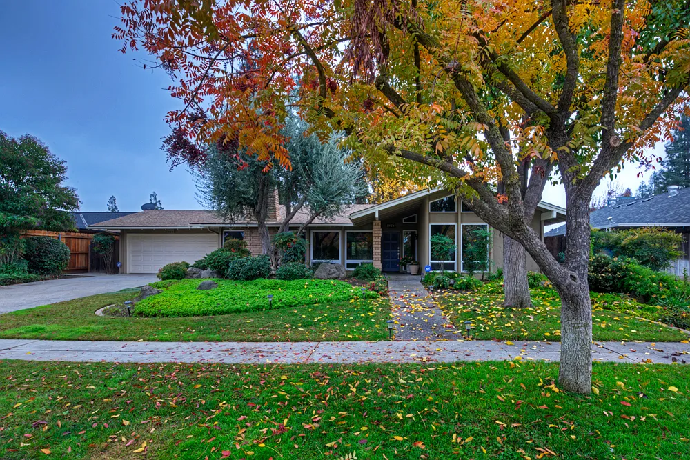 3347 W Menlo Ave photo 1