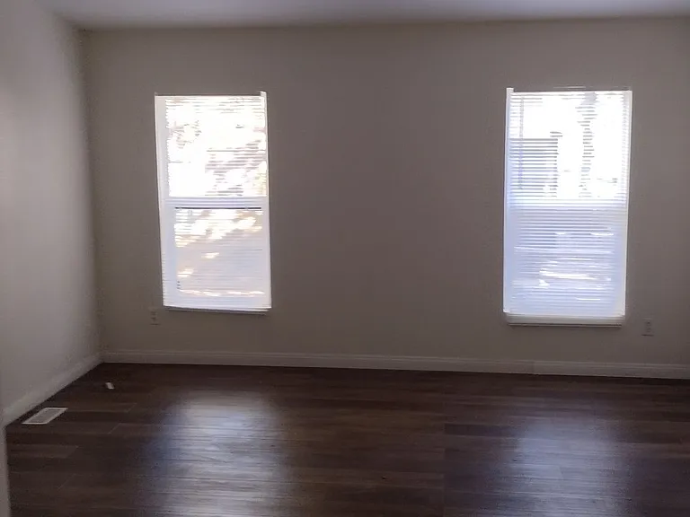 455 Kern Ave — Photo 7