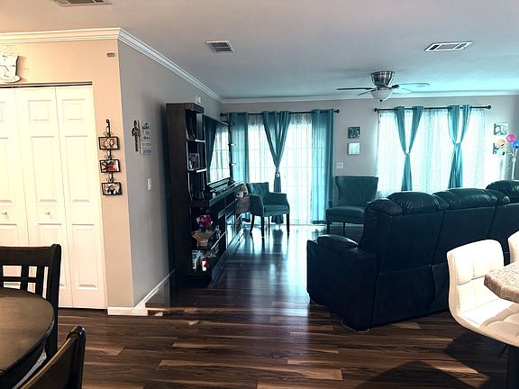 3rd image of 807 Petunia Way #807