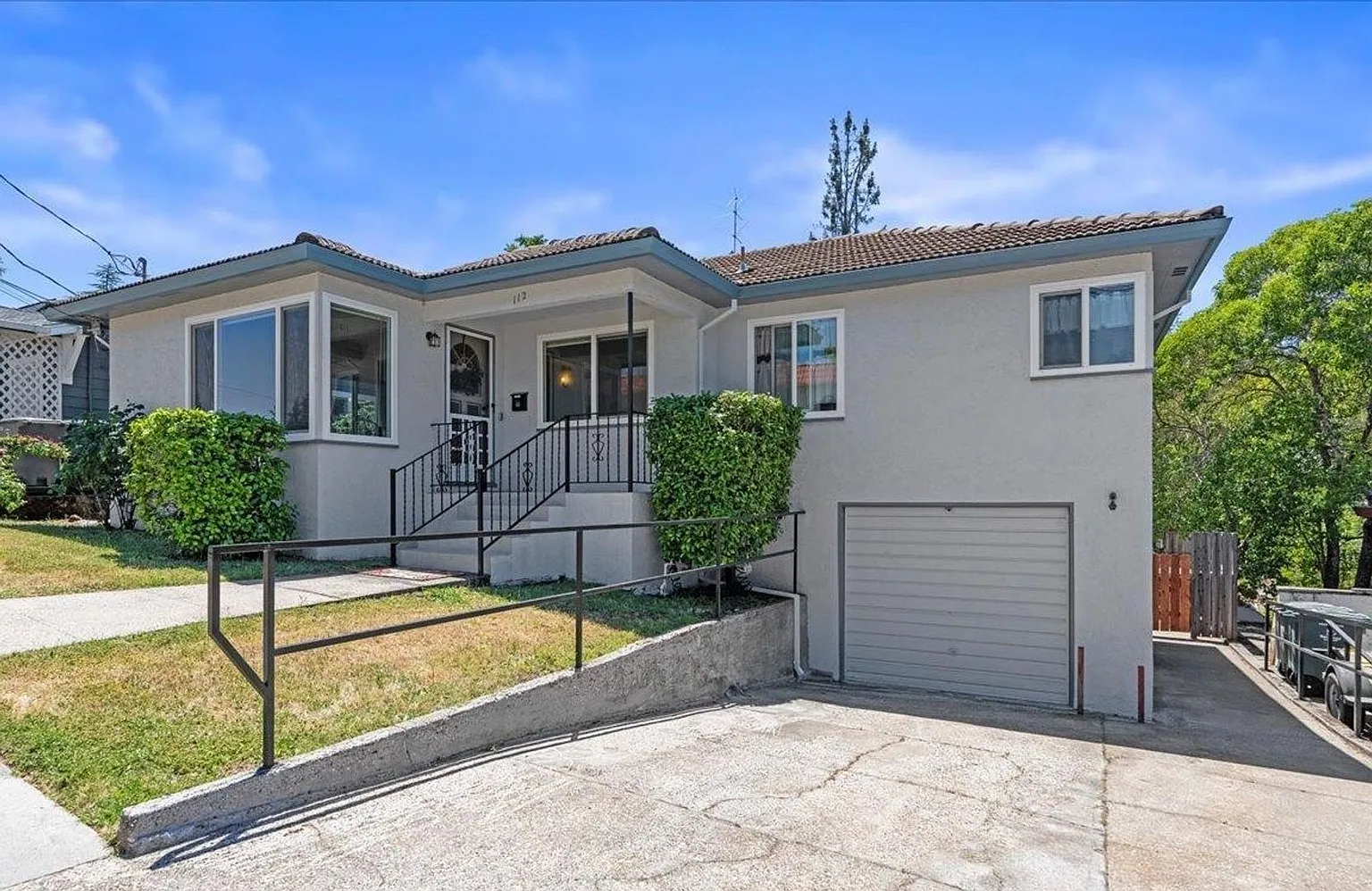 112 College Way #B photo 1