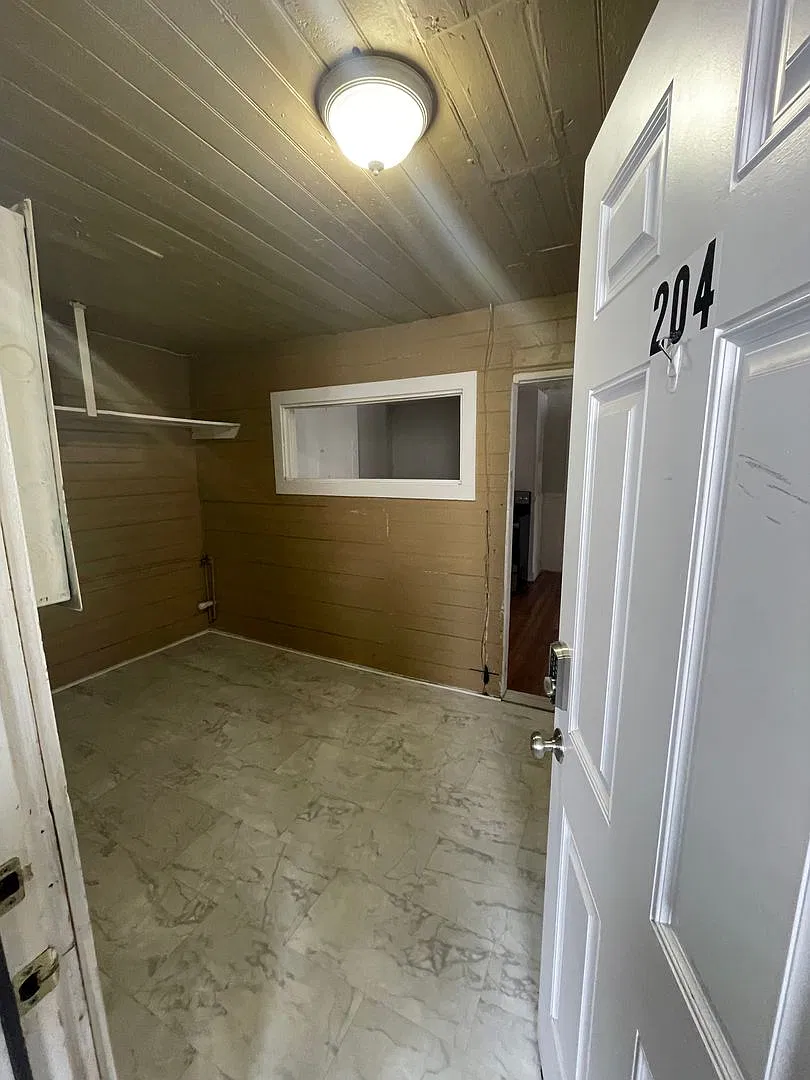 2BR/1BA available Now!! — Photo 2