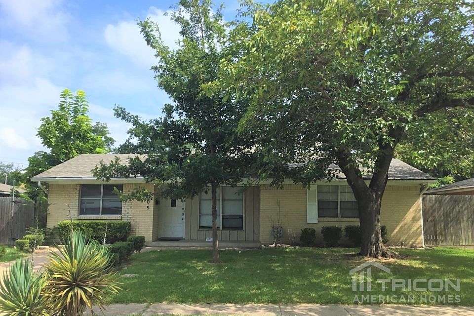 1st image of 809 Monica Dr