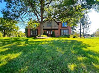 21960 Worcester Dr, Novi, MI