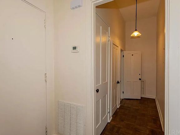 2nd image of 611 E Jackson St #2