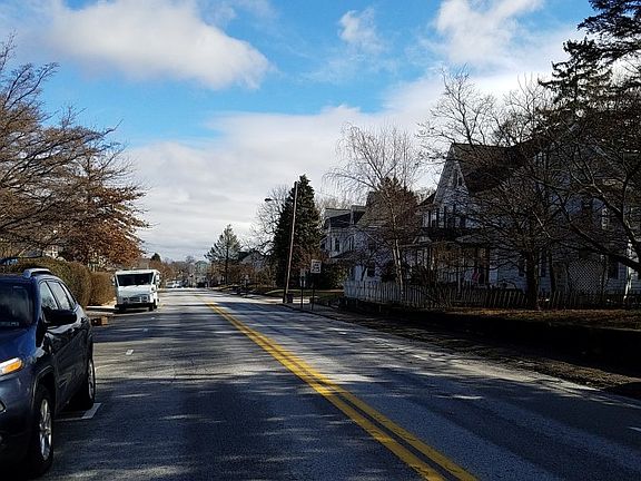 4th image of 705 W 1st Ave