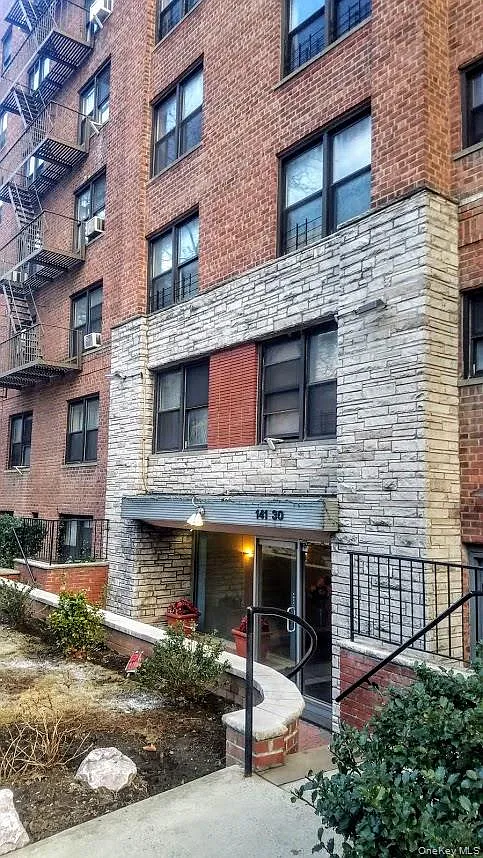 1 bed, 1.0 bath, 700 sqft, $2,200 — Photo 1