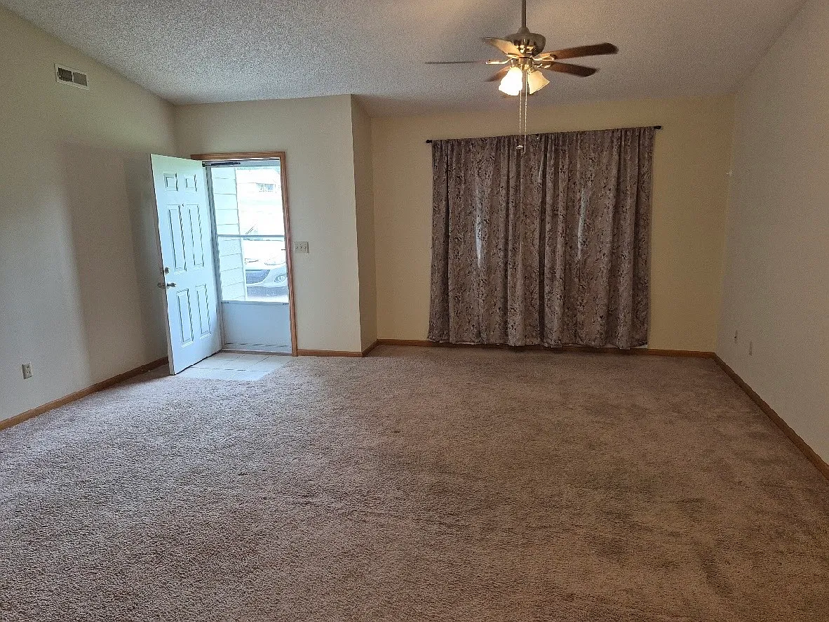 2 bed, 1080 sqft, $1,400 — Photo 4