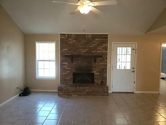 2nd image of 104 Newcastle Cir