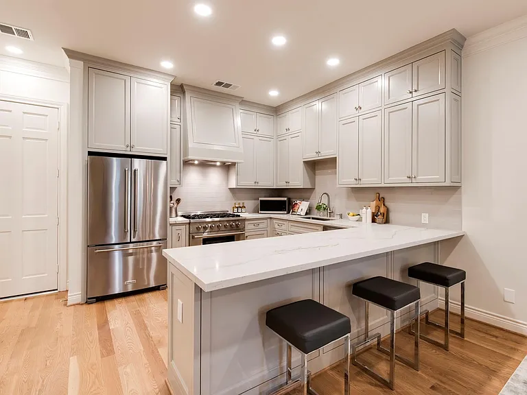 5144 Chevy Chase Dr — Photo 10