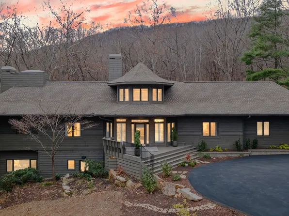 220 Wake Robin Dr, Jasper, GA 30143