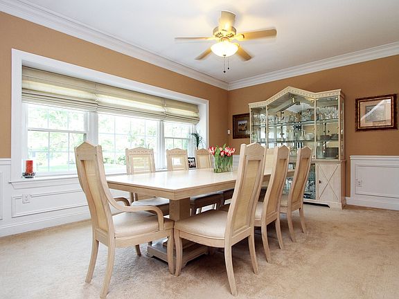 3rd image of 36 Woodcrest Dr