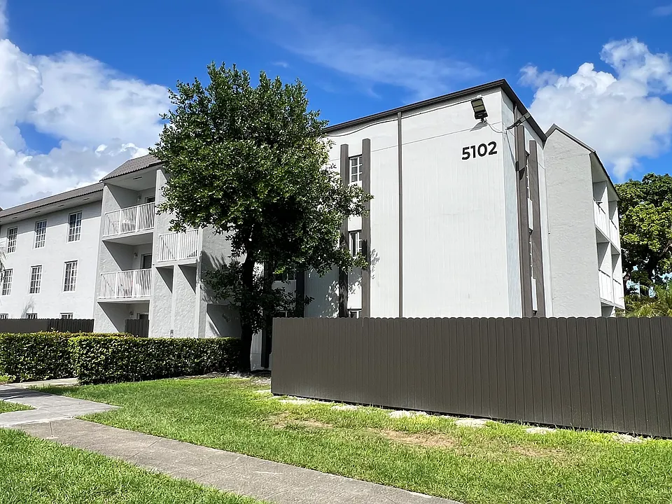 5102 NW 79th Ave #208