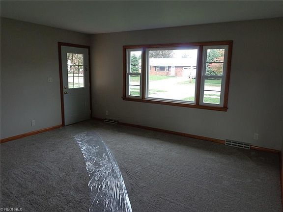 2nd image of 208 E Wills Ave
