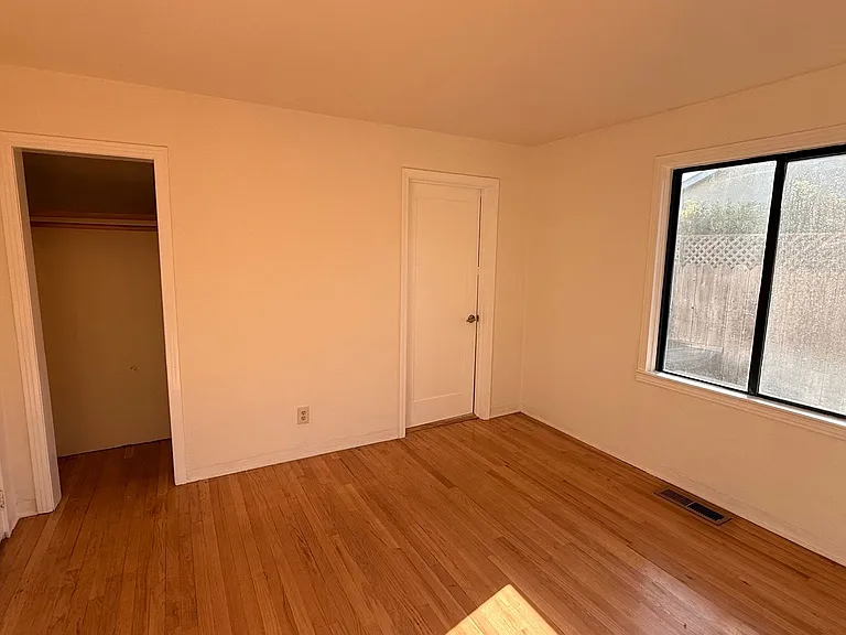 1462 Hilby Ave — Photo 10