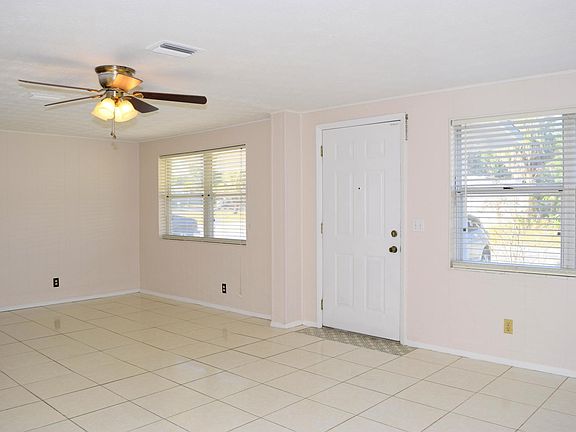 4th image of 130 Canis Dr E