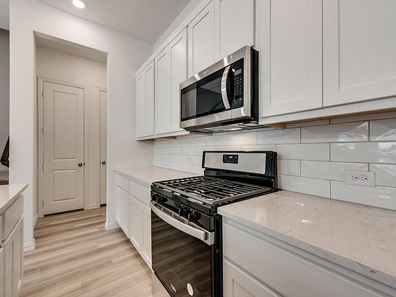 4th image of 9927 Schramm St