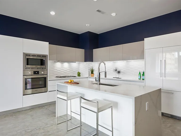 1444 N Western Ave #2S — Photo 1