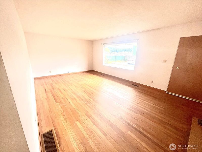 3rd image of 610 SW Front Avenue