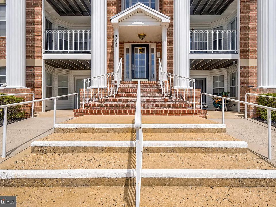 1st image of 205 Burkwood Ct Unit 3A